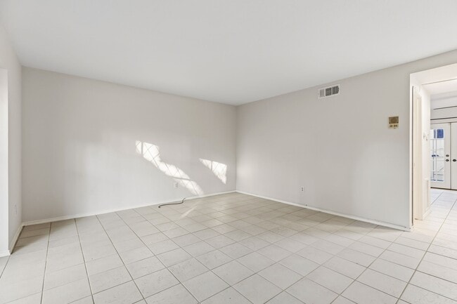 Building Photo - 6422 Burgoyne Rd