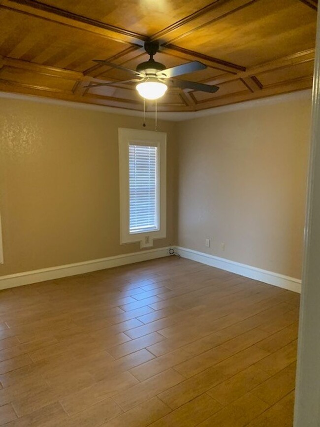 Building Photo - 3005 Pelican Ave