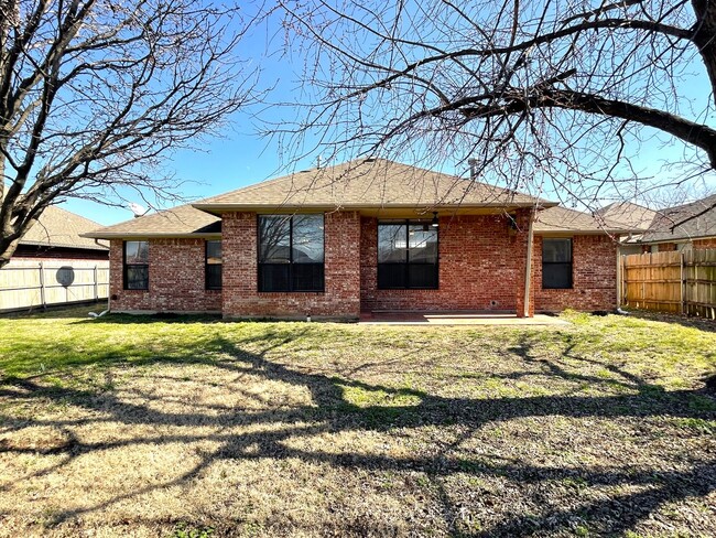 Building Photo - 3913 Lamar Dr