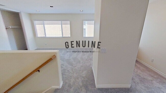 Building Photo - Spacious 3Bd 2.5Ba Home w/Den
