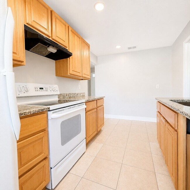 Building Photo - 1570/1572 CYPRESS DR