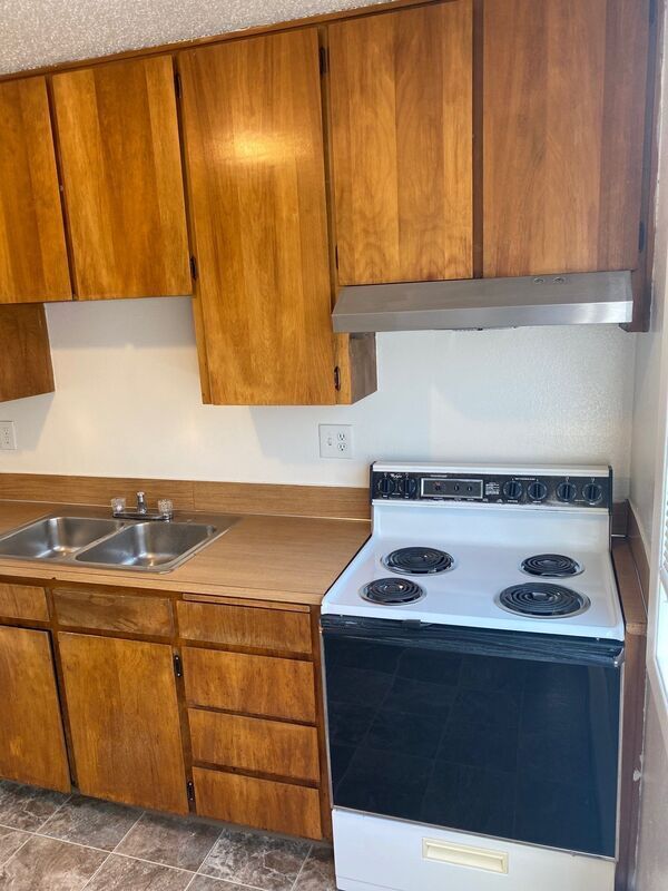 Building Photo - 550 SW Levens St