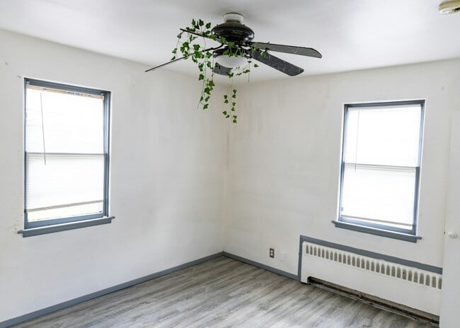 Building Photo - 3023 Parkside Ave