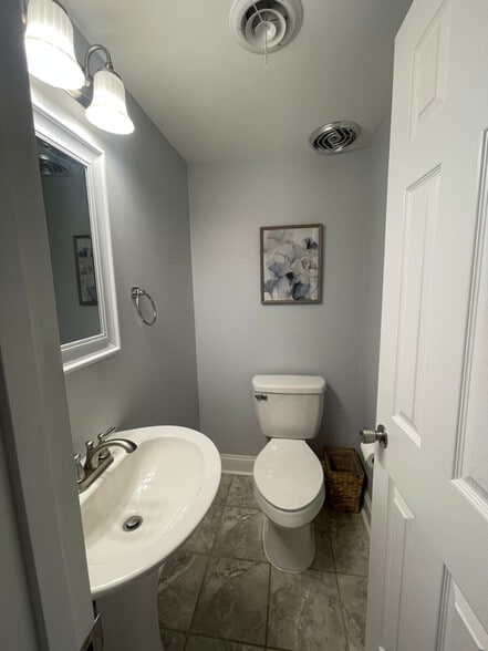 Building Photo - 2846 Walton Wy