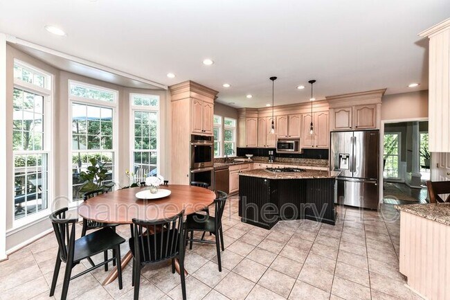 Building Photo - 641 Meade Dr SW
