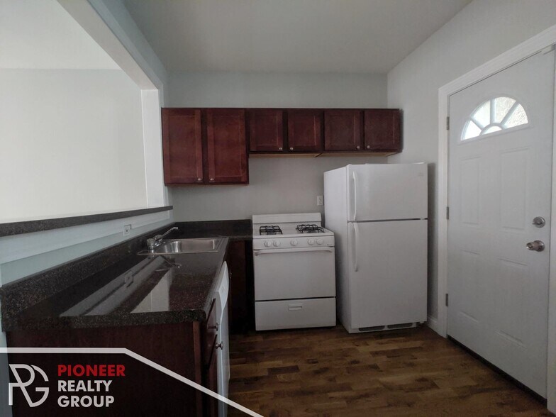 Building Photo - 4409 N Wolcott Ave