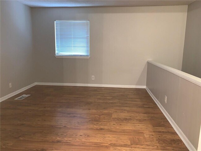 Building Photo - 303 W 40th St