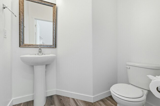 Building Photo - 506 S Highpoint Dr