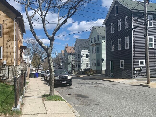 Building Photo - 549 4th St