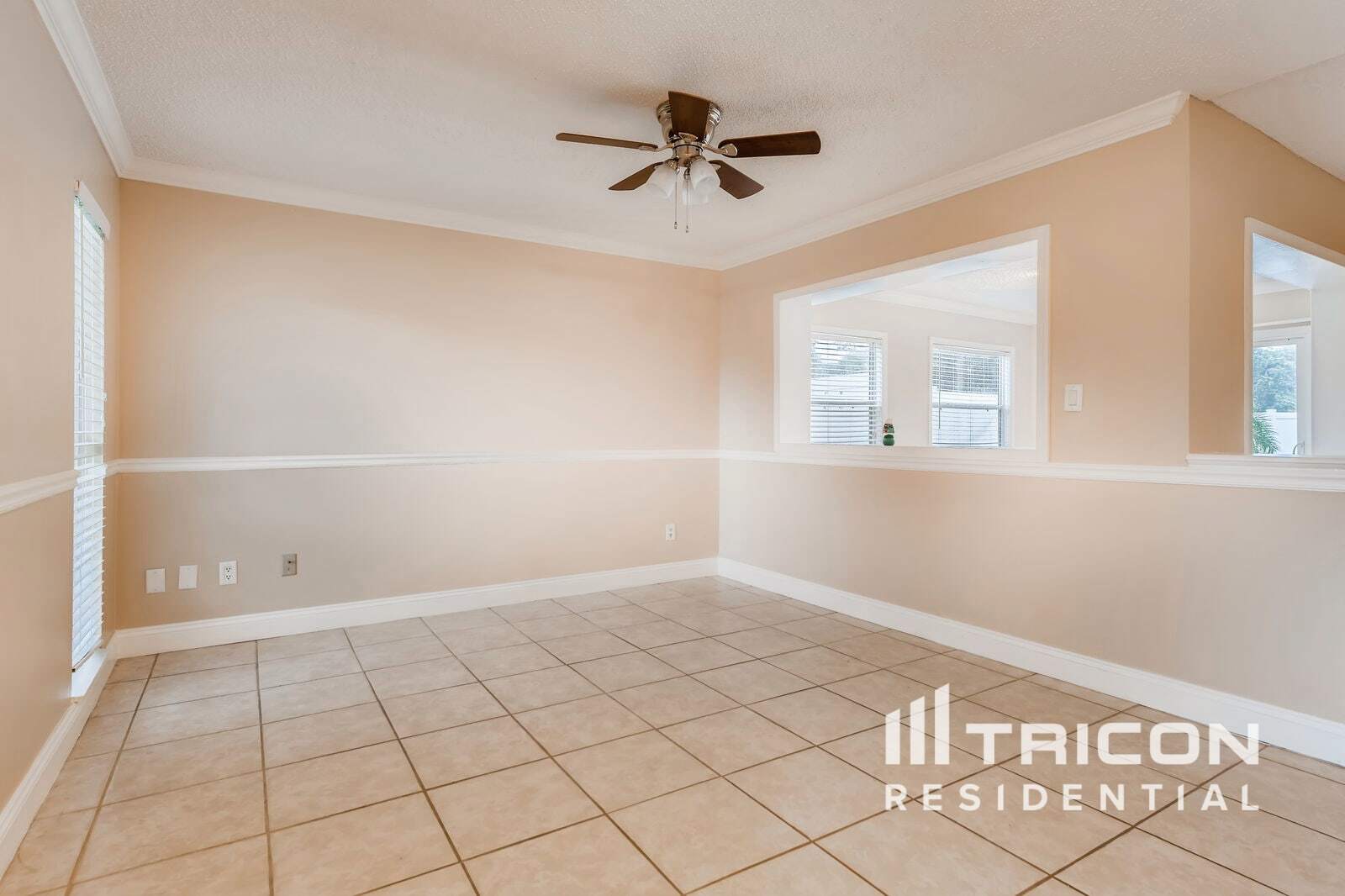 Building Photo - 1423 La Paloma Cir