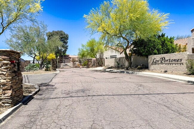Building Photo - 3Bed/2.5 Ba House in Gated Community in No...