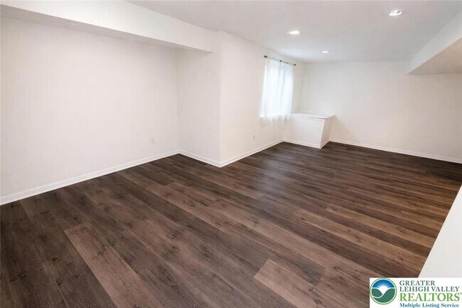 Building Photo - 5133 Dogwood Trail