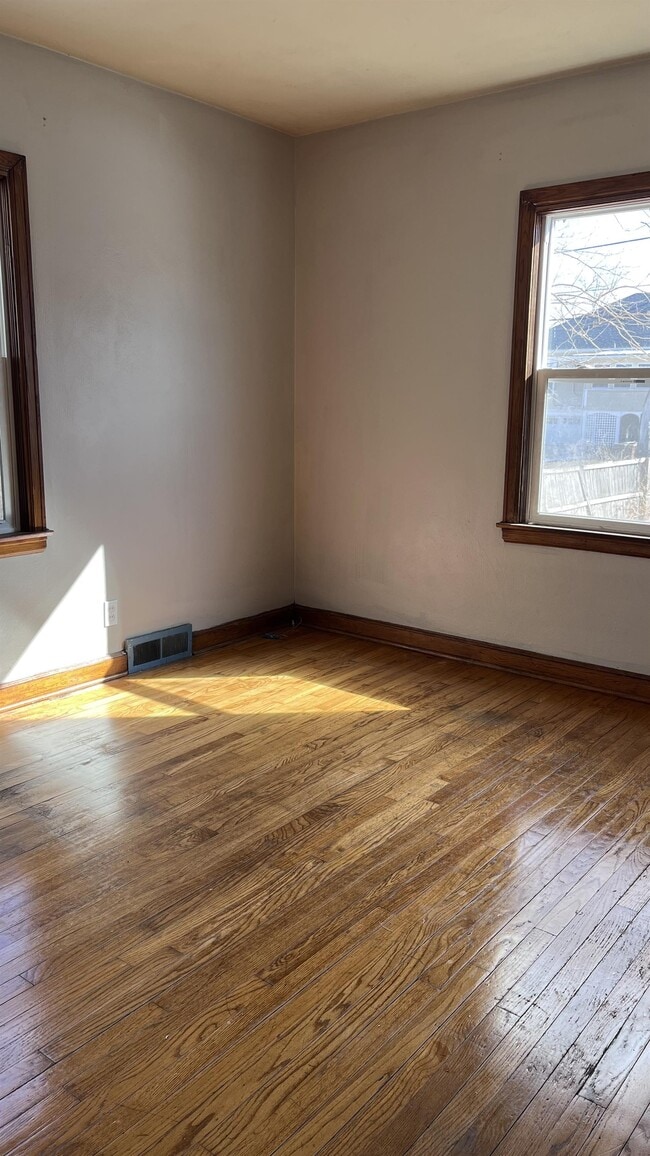 Building Photo - 1035 10th St