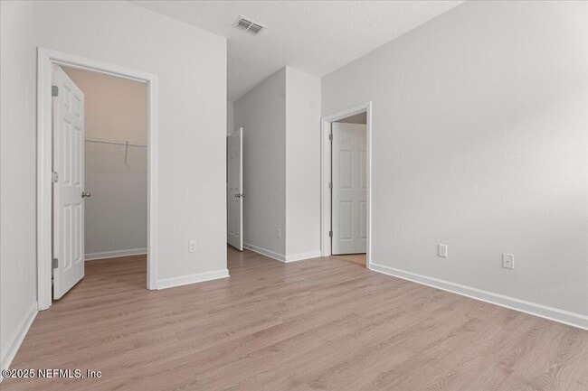 Building Photo - 221 Ness Cir
