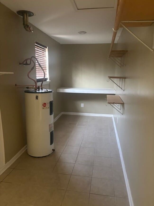 Building Photo - Let us welcome you home! Now available to rent!