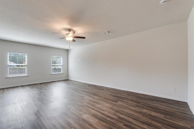 Building Photo - 737 Woody Dr