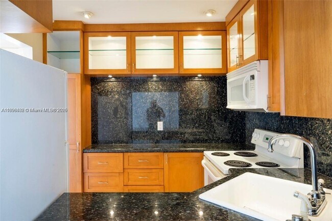 Building Photo - 6545 Indian Creek Dr