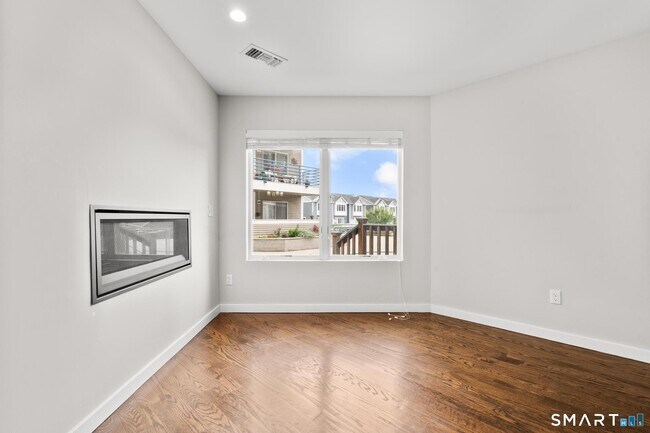 Building Photo - 95 Harbour Close