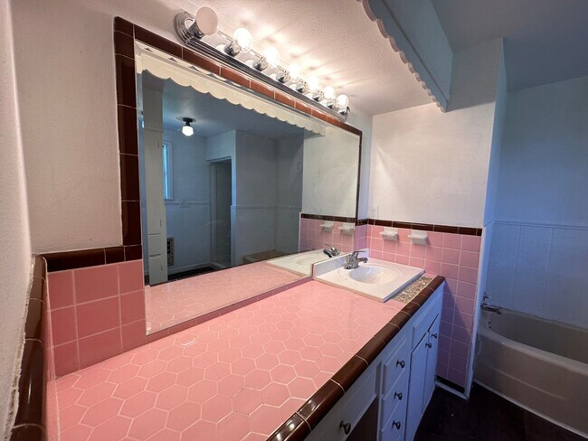 Building Photo - 850 County Road 218,