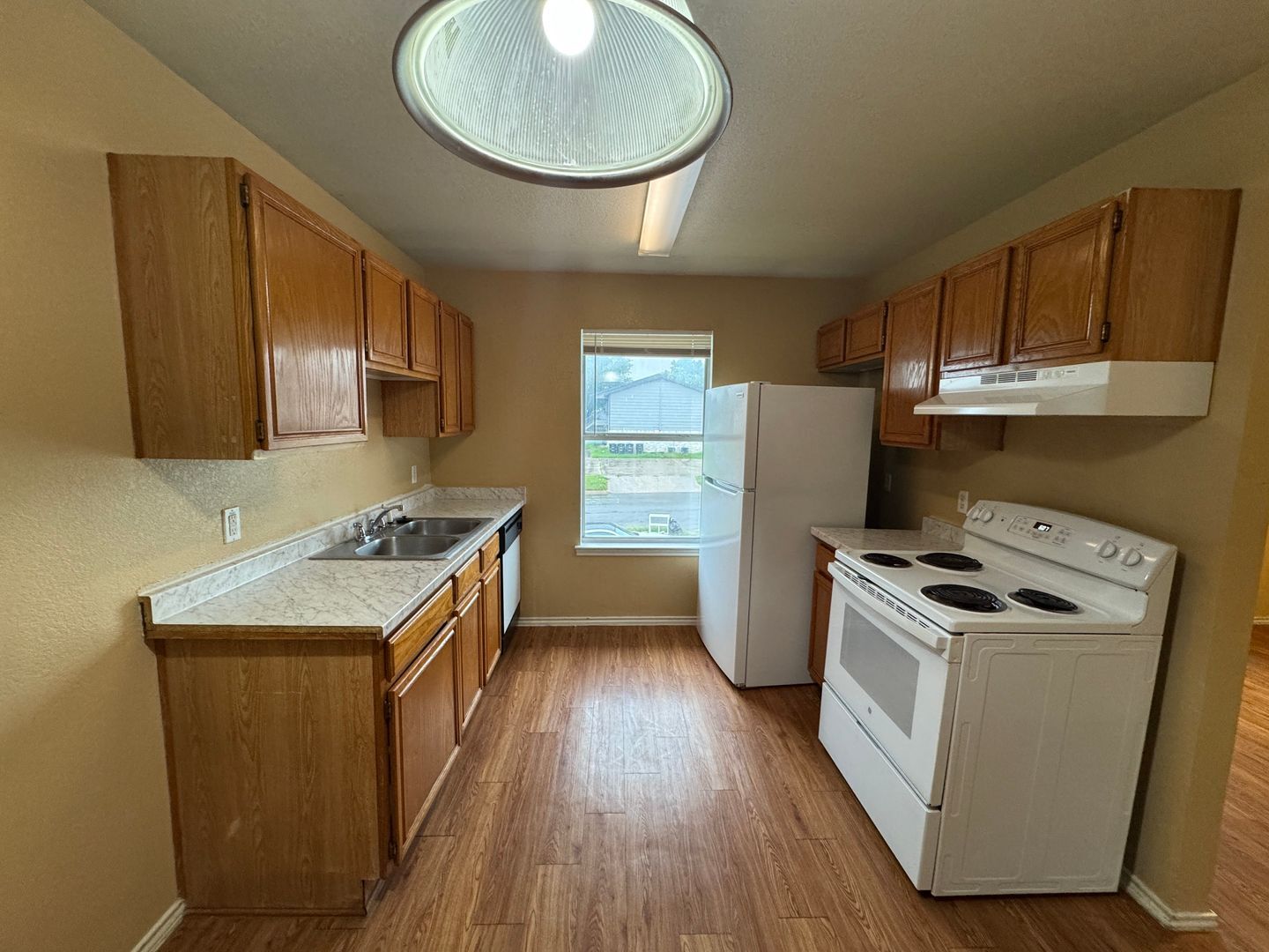 Building Photo - 1603 Cedarhill Dr