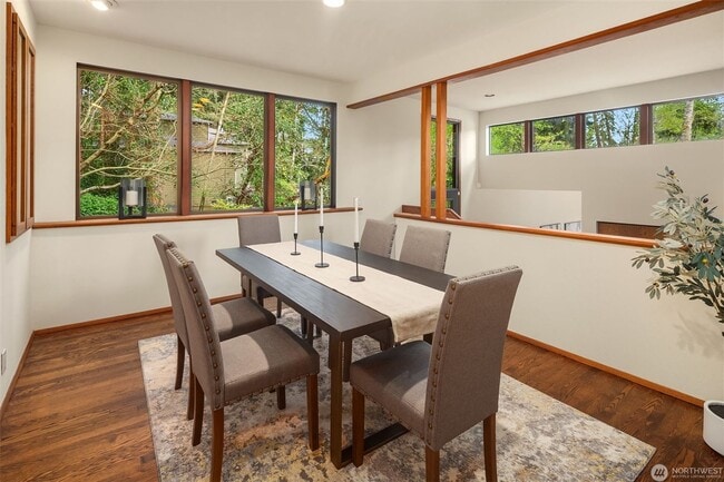 Building Photo - 3bd/2.25ba Edmonds House