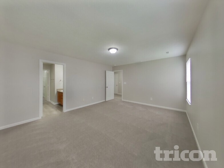 Building Photo - 676 Blue Meadow Dr