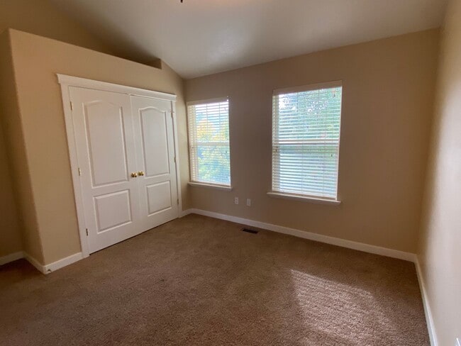 Building Photo - Half Price 1st Month! Beautiful 4 Bedroom 3.5 Bathroom Town Home In Logan