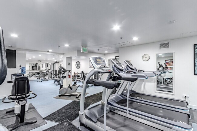 Building Photo - Three Bed / Two bath at the Cherry Creek P...