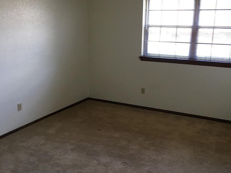 Building Photo - 908 Ranchoak Ct