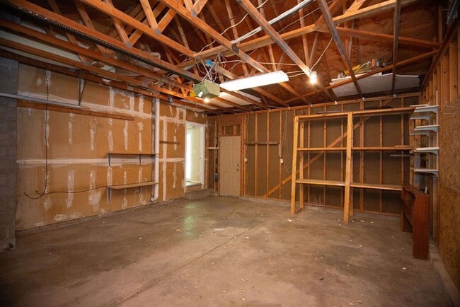 Building Photo - Great 4 bedroom Ranch style home!