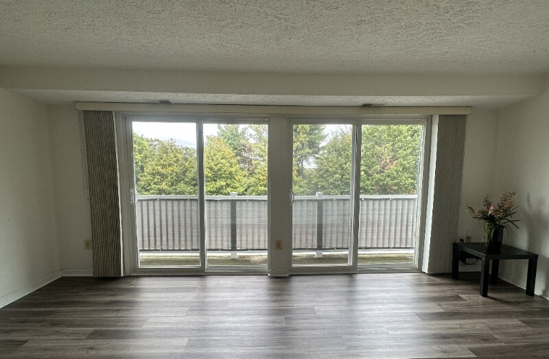 Building Photo - 301 Palmspring Dr