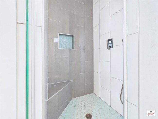 Building Photo - 4402 Mt Vernon Dr