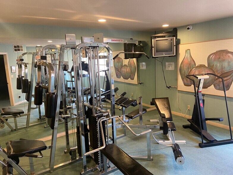 Building Photo - 5200 White Oak Ave