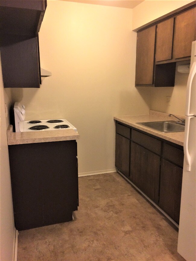 kitchen - 11512 Warren Blvd