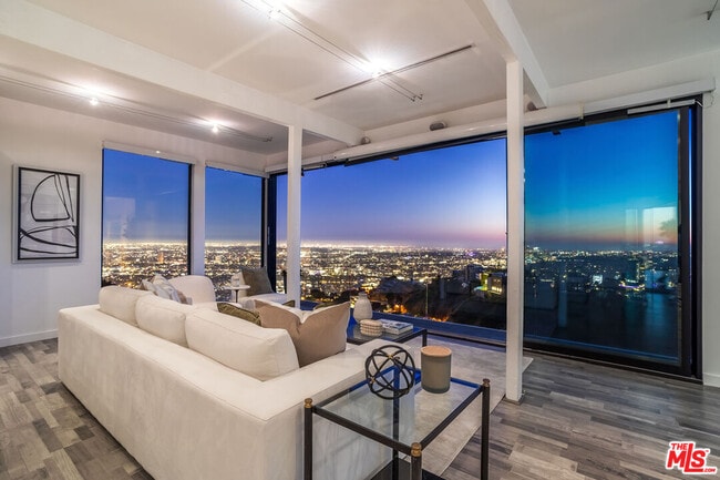 Building Photo - 8506 Magnolia Dr