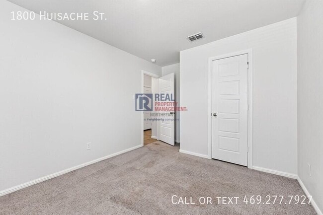 Building Photo - 1800 Huisache St