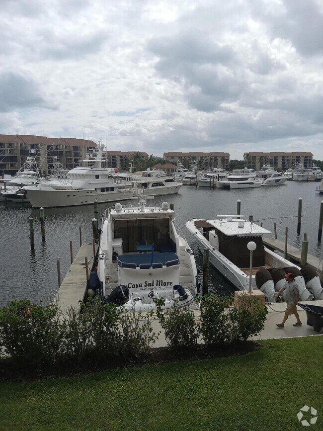 Building Photo - 2601 Marina Isle Way