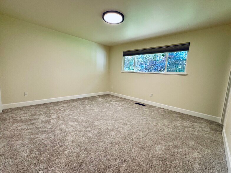 Primary Bedroom - 11965 NW Oatfield Ct