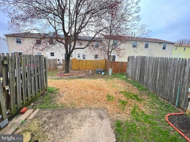 Building Photo - Beautiful 2bd 1.5bth townhome in Elvaton Towne Condo Community