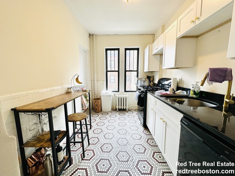 Apt 4 - 452 Park Dr