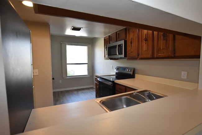 Building Photo - 5407 Pine Creek Dr