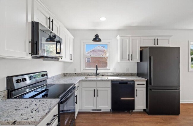 Building Photo - Well maintained 3 bedroom home!