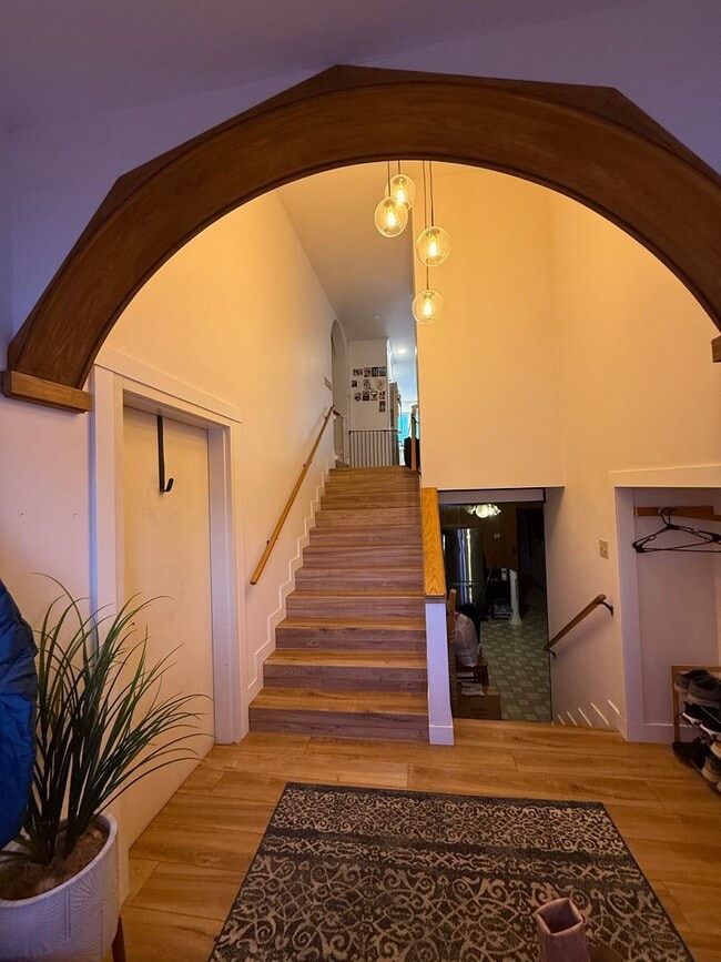 Building Photo - 4-bedroom home in Fairbanks / Dog friendly / Natural Gas