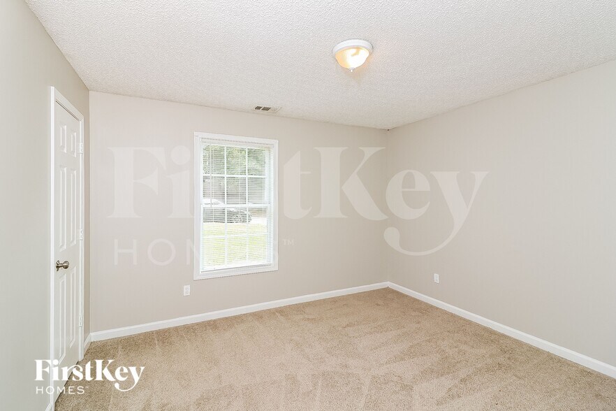 Building Photo - 6013 Radford Dr
