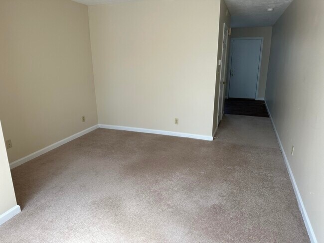 Building Photo - 165 Landings Dr