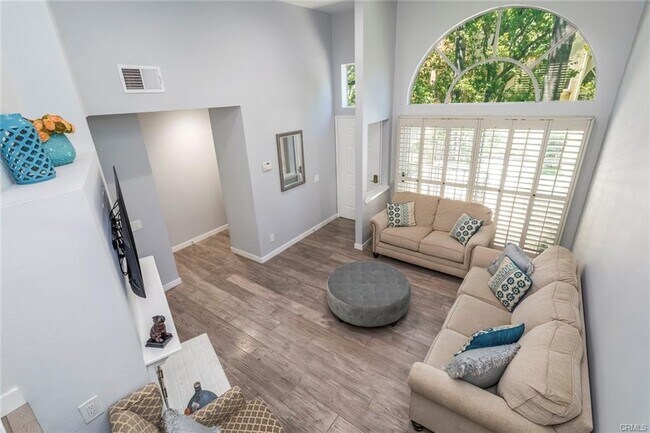 Building Photo - 5455 Sylmar Ave