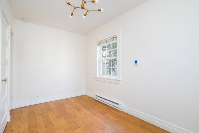 Building Photo - 700 Angelus Pl
