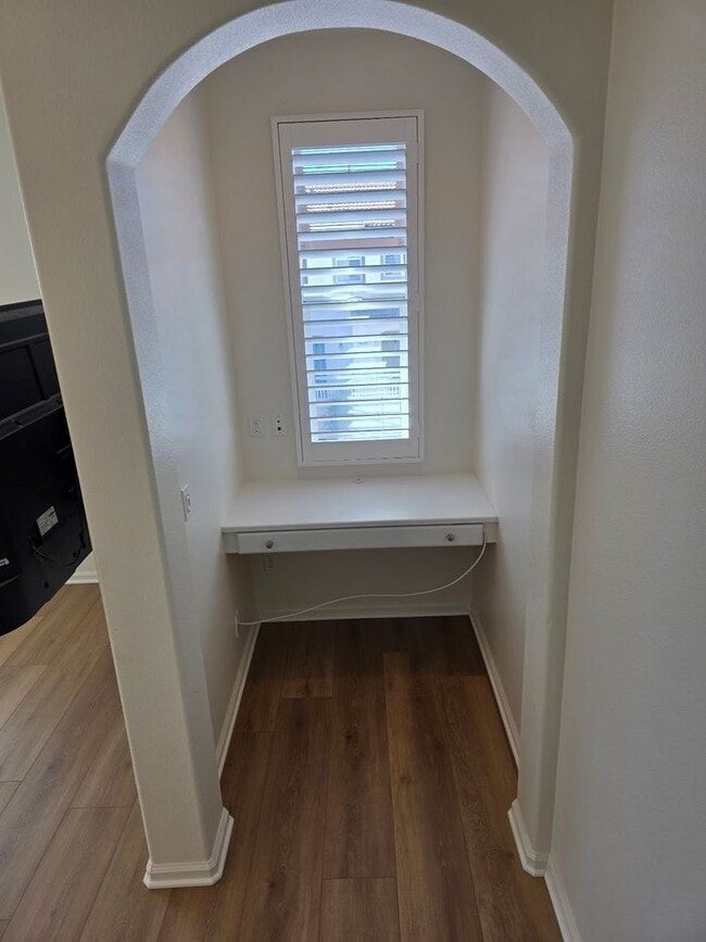 Building Photo - Gorgeous 3 Bedroom Townhome in Paseo del S...