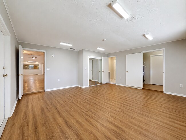 Building Photo - 609 Howard Ave