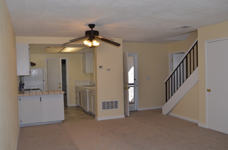 Building Photo - 729 Valley Green Dr